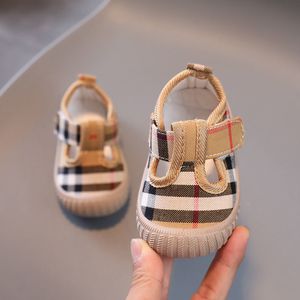 Scarpe di tela carine per bambine primaverili a pois stampate per bambini Scarpe piatte casual per bambini taglia 16-21