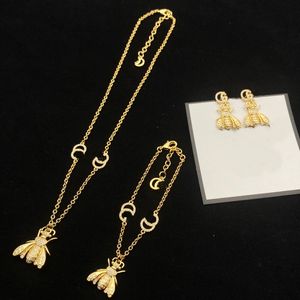 Simple and sweet Letter Little Bee Choker Necklaces Brass Ear Studs Earring Classic Sets Fashion WOMEN Bracelet Ring Designer Jewelry CGS4 -04