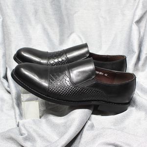 Mokasyny drukowane klasyczne czapkę wąż męskie stóp stałe ręcznie robione oryginalny skórzany poślizg na ślubnym biurze sukienki dla mężczyzn swobodne buty 875