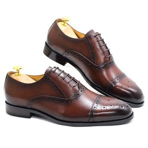 Klänning mäns äkta läder kalvskinn cap toe oxfords snörning upp italiensk stil bröllop affärsformella skor för män b