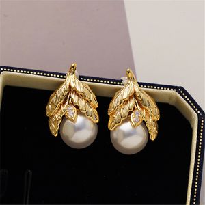 Ear Cuff Brincos de Pérola de Alta Imitação em Forma de Folha Vintage Premium Francês Adequado para Design de Nicho de Luxo Feminino Joias Requintadas Sensoriais 230714