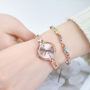 Armbanduhren Kleines Zifferblatt Roségold Damenmode Uhren Luxus Alloy Strap Damenuhr Mädchen Zubehör Armbanduhr für