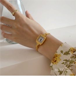 Women s Watches 18K gold plated women s watch square dial Valentine s Gift Retro luxury temperament emerald Bracelet 230714