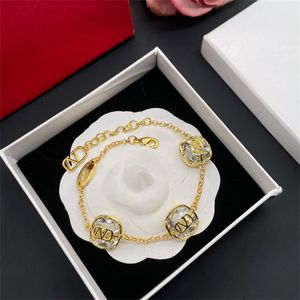 Woman Charm Bracelets Letter V Gold Metal Chain Bracelet Designer Pearl Luxury Vlogo Jewelry Women 965734