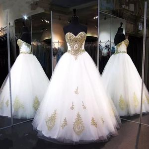 ホワイトとゴールドのウェディングドレス本物のイメージ新しい豪華なクリスタルラインストーンの恋人a-lineチュールブライダルガウン