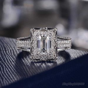 Bling Bling Vvs Moissanite Ring 100% 925 Sterling Ring Designer Style High Grade Luxury Full Diamond Micro Set Anello da donna Anello di fidanzamento Anelli d'argento