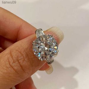 Pierścień Solitaire 4CT Lab Diamond Pierścień 925 Srebrny obietnica zaręczynowa Pierścienie dla kobiet mężczyzn Fine Party Jewelry L230704