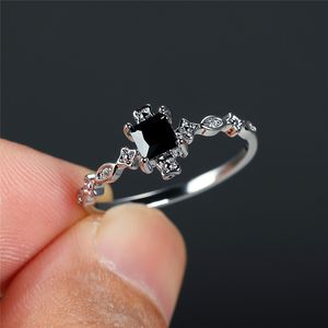 Bröllopsringar Vintage Male Female Black Zircon Ring Square Crystal Small Stone Trendy Silver Color Engagement for Women Men 230714