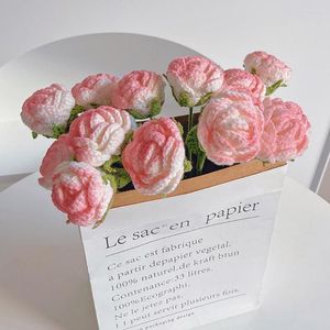 Dekorativa blommor som är allmänt använda långvariga handvävda falska konstgjorda rosblommor.