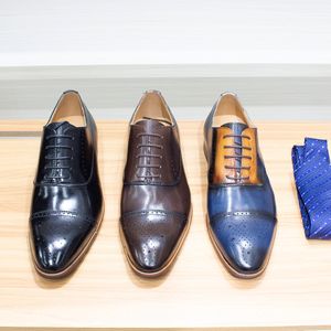 Sapatos sociais masculinos Oxford de couro legítimo feitos à mão clássicos com cadarço e biqueira sólida para escritório e casamento formal para homens