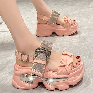 Сандалии сияющие хрустальные коренастые сандалии женщина летняя платформа сандалии на каблуке для женской модной пряжки густая пляжная обувь 230714