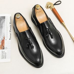 Tassels män loafers casual klänningskor mikrofiber läderskor för manlig plus storlek 38-46 formella skor