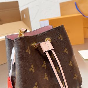Designer Love Handbag Women Fashion Chain Messenger Bag Luxury Lady Heart Shaped Crossbody Totes 2023