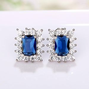 Orecchini a bottone Huitan Sparkling Blue Cubic Zirconia Women Silver Temperamento di colore Elegante signora per gioielli per l'eternità del partito