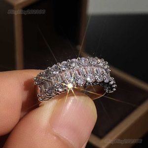ブリングブリングVVSモイサナイトリング100％925スターリングリングデザイナースタイルTopaz CZ Trapezium Lady's Ring Luxury Hand Jewelry Silver Band Rings