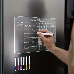プランプレート冷蔵庫用の透明な白いアクリル磁気カレンダー。 6つのマーカーと大規模な消しゴムの月次計画、冷蔵庫の毎週の磁気カレンダーを含めます。