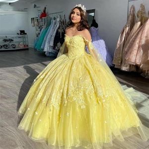 2022 Elegante gelbe Quinceanera-Kleider mit handgefertigten Blumen, trägerlos, Ballkleid, Tüll, Spitze, Sweet-16-Kleid, Korsett, zweite Party, We238Y