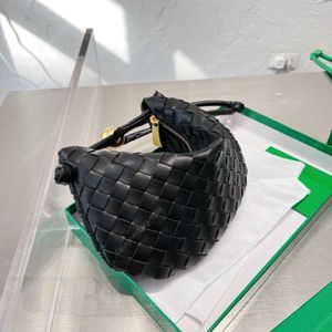 Vävd liten svängpåse designer väska kvinnor läderväskor virka kvällväska med klassisk atmosfärisk axelväska koppling väska design crossbody rem med låda b7021