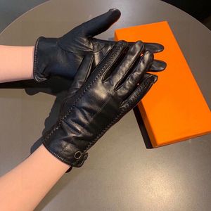 Winter Designer Gloves Ladies Five Fingers Gloves Leather Short Fleece Thickened Glove Trendy Solid Protective Gloves Valentine Chrismas Gift