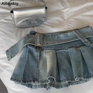 Kadınların tulumları taklitler denim mini etek tatlı pileli şık yaz kemer vintage ruffles sokak kıyafeti hip hop y2k moda yarık tasarlanmış 230713