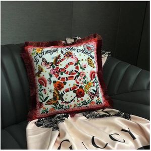 Luxury Christmas Fashion Designer Letter Pillow Case Velvet New Year Gift Cushion Cover Colorful Eco Friendly G Letter Thick Pillowcase High Quality