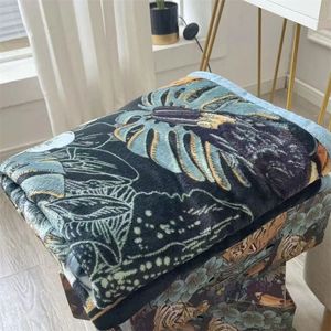 Coperta di marca di moda Dacron Drapery adatta a tutte le stagioni Tappeto Designer Animal Print Blanketry Sofa Soft Rug Mantieni calde coperte