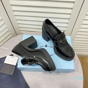 Mocassim de couro escovado de salto alto salto alto sapatos femininos Penny Mocassim