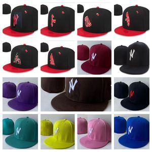 Nyaste designer monterade hattar snapbacks hatt alla lag justerbara baskall mössor utomhus sport broderi bomull platt stängda mössor flex sol mössa med original tagg