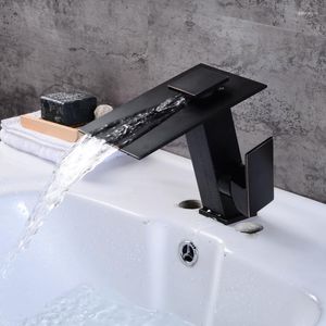 Rubinetti per lavabo da bagno BECOLA Rubinetto cromato e nero design Rubinetto per lavabo innovativo in nichel spazzolato montato sul ponte LT-5656C