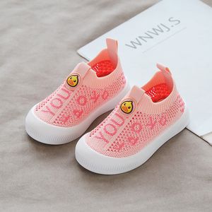 Tênis 2023 verão respirável oco antiderrapante sapatos de jardim de infância para meninos e meninas 1 5 anos de idade tecido voador infantil s 230714