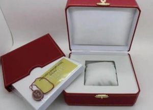 Luxuriöse Boxen in bester Qualität in Rot für Uhrenboxen, Uhrenbroschüren, Kartenanhänger und Papiere in englischer Sprache. Uhrenbox. Originale innere und äußere Herren-Armbanduhrbox