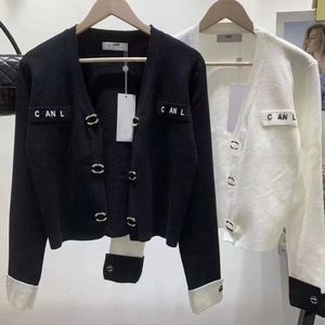 Fall 2023 Designer Women's sweater Womens High-end luxury V-neck cardigan Cardigan CC letter print comfortable warm sweaters