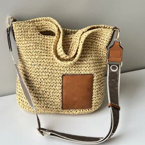 Bolsa de ombro de palha de ráfia 7A sacolas com fenda tecida alças superiores bolsa bolsa de couro genuíno moda carta remendo jacquard alça de bordado crochê oco totes