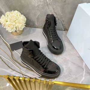 Designers de luxo feminino Sapatos casuais de alta e baixa gangue Tênis de corrida Macro Re-Nylon Couro escovado Tênis sola de borracha Tênis de moda de luxo atacado quente