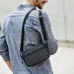 Fábrica inteira sacos de ombro dos homens simples coringa preto impresso bolsa à prova dwaterproof água zíper engrossado couro celular moeda purse2248