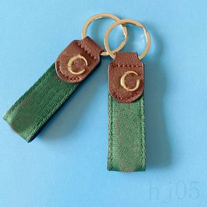 Designer nyckelring brun läder liten nyckelring plånbok tillbehör röd och grön webbing väska charms mode populära guldpläterade delar lyx nyckel ring söt pj055 c23