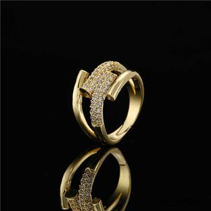 Anelli a fascia Trendy color oro Full Cubic Pave Setting Wedding Ring per le donne Design unico Anello geometrico Regalo per gioielli da festa femminile R230715