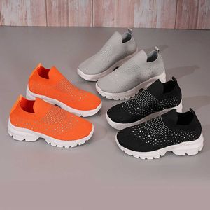 Stora sneakers för kvinnors vår och hösten 2023 New Round Head Rhinolite tjock sula Flying Knit One Foot Casual Shoes T230715