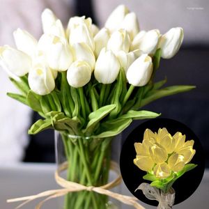 Flores decorativas 10 pçs led simulado tulipa amarrada à mão buquê em flores artificiais presente para amantes po falso decoração de jardim para casa