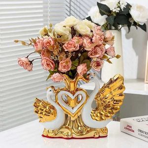 AshTrays Ceramic Swan Vase Arrangement Dining Table Home Decoration Accessories Creative Lovers Vase Wedding Decoration X0627