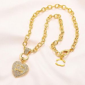 Luxury Designer Valentines Day Chokers Necklaces Top Quality 18K Gold Plated Pendant Necklace Designer Brand Letter Stainless Steel Heart Crystal Jewelry Chain