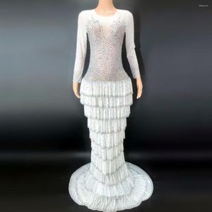 Casual Kleider 2023 Weiße Farbe Funkelnde Diamant Tierred Meerjungfrau Feiern Geburtstag Party Kleid Sexy Paket Hüfte Lange Hohe Qualität