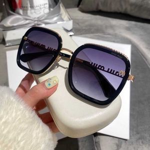 Sonnenbrillen-Designer 23 Jahre neues Miao-Sonnenbrillenbrett mit dem gleichen UV-beständigen Buchstaben, ausgehöhlten Spiegelbeinen GDSJ