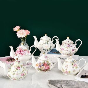 Bottiglie d'acqua Teiera europea Bone China 400ML Set da tè pomeridiano inglese Set da caffè in porcellana di alta qualità Bollitore resistente al calore 230714