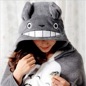 Whole-2016 Nowy cosplay TOTORO Piękny pluszowy miękki płaszcz Totoro Cape Cat Cartoon Cloak Coral Polarowe koce powietrzne urodziny Valenti270w