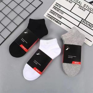mens socks Women Cotton All-match classic Ankle Letter Breathable black and white Football basketball Sports Sock Whole Unifor280e