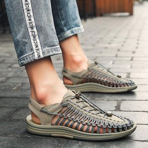 Sandaler unisex Summer 2023 Luxury Barefoot Beach Casual High Top Quality Handing Treking Footwear Shoes For Men Women