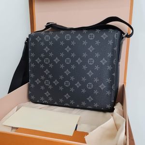 Läder av hög kvalitet M46255 Cool Messenger Bag Womens District Luxurys Tote präglade koppling Handväskor Menshölje N42710 Designer Cross Bodys axel Slingväskor