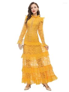 Vestidos casuais de luxo moda verão senhoras elegantes ocas meninas de festa vintage de alta qualidade sexy amarelo vestido de renda de manga comprida