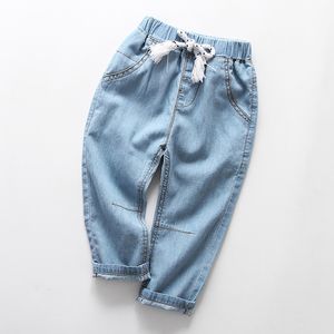 Sommer Kinder Jungen Mädchen Kleidung Elastische Band Lose Dünne Denim Hosen für Kleinkind Kinder Kleidung Heraus Tragen Coole Jeans Hosen